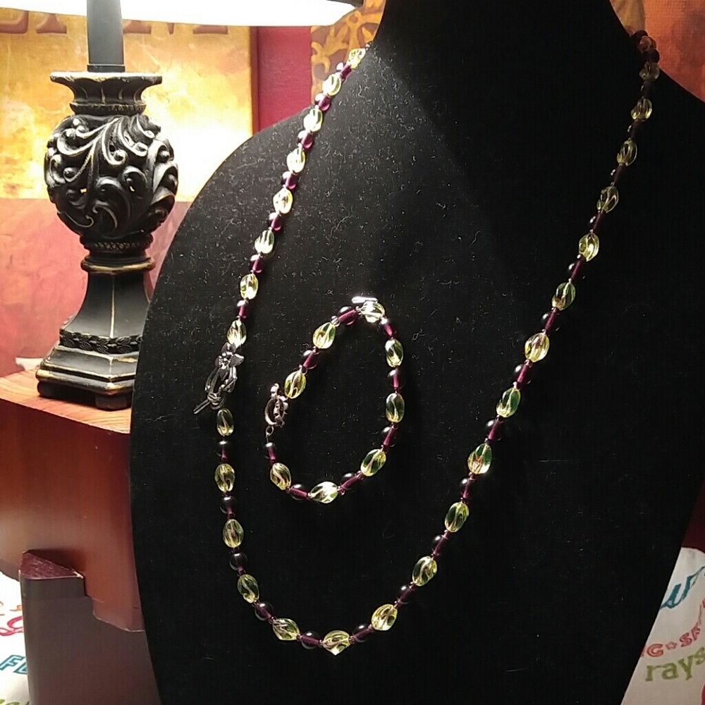 Necklace and bracelet set